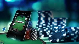 Mesin slot digital berwarna cerah dengan ikon permainan kasino klasikal